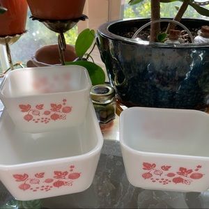 Vintage gooseberry Pyrex set
